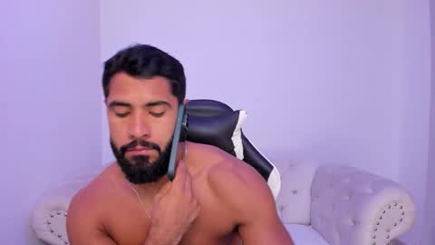santiago_huntt online show from 22, 12, 2025