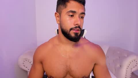 santiago_huntt online show from 5, 3, 2026