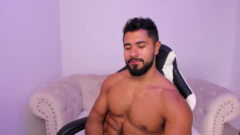 santiago_huntt online show from 7, 3, 2026