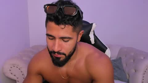 santiago_huntt online show from 26, 3, 2026