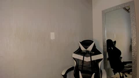 Julius Novachrono  online show from 6, 11, 2025