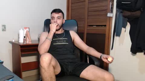 Snapshot of santiexxx chatting on 14, 12, 2025 santiexxx online show from 14, 12, 2025