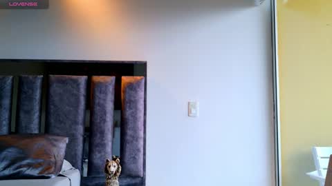 Santiago Seans online show from 7, 2, 2026