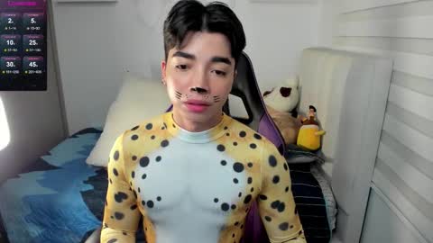 Snapshot of santy7u7 chatting on 31, 10, 2025 Mr. Santiago online show from 31, 10, 2025