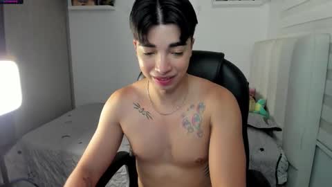 Snapshot of santy7u7 chatting on 21, 11, 2025 Mr. Santiago online show from 21, 11, 2025