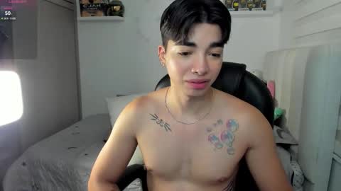 Snapshot of santy7u7 chatting on 27, 11, 2025 Mr. Santiago online show from 27, 11, 2025