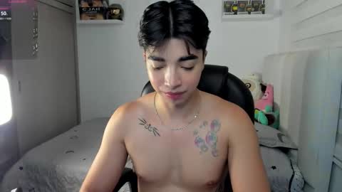 Snapshot of santy7u7 chatting on 29, 11, 2025 Mr. Santiago online show from 29, 11, 2025