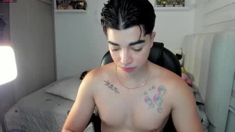 Snapshot of santy7u7 chatting on 5, 12, 2025 Mr. Santiago online show from 5, 12, 2025