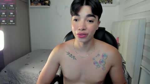 Snapshot of santy7u7 chatting on 14, 12, 2025 Mr. Santiago online show from 14, 12, 2025