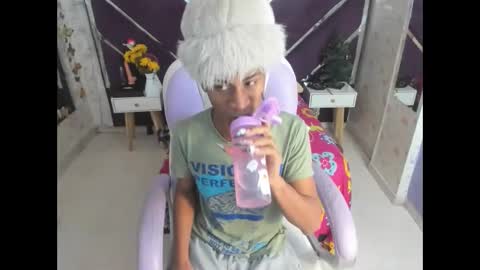 Snapshot of santy_bigcock_01 chatting on 19, 11, 2025 santy online show from 19, 11, 2025