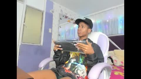 Snapshot of santy_bigcock_01 chatting on 21, 11, 2025 santy online show from 21, 11, 2025