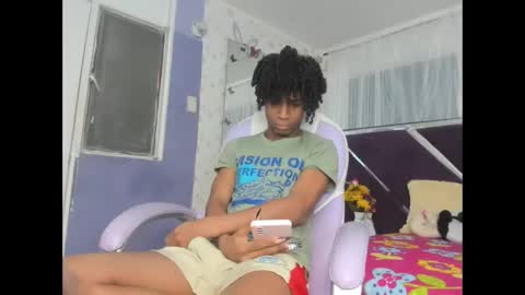 Snapshot of santy_bigcock_01 chatting on 26, 11, 2025 santy online show from 26, 11, 2025