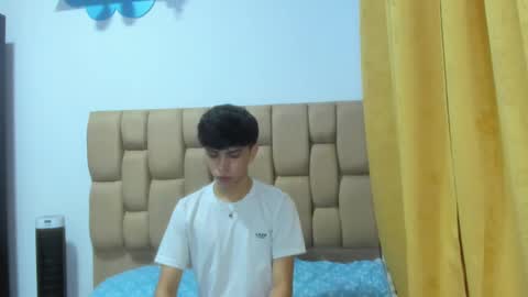 Snapshot of santy_caerrinton chatting on 2, 1, 2025 Santiago online show from 2, 1, 2025