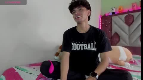 Snapshot of santy_caerrinton chatting on 21, 11, 2025 Santiago online show from 21, 11, 2025