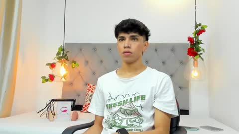 Snapshot of santy_carrington chatting on 24, 12, 2024 Santiago Carrington online show from 24, 12, 2024