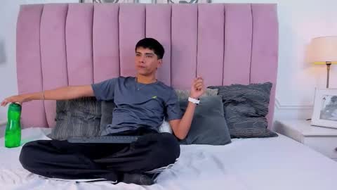 Santiago Carrington online show from 9, 3, 2026