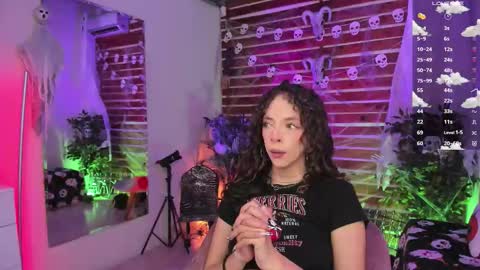 Snapshot of sapphire_venus chatting on 27, 10, 2025 Valerin online show from 27, 10, 2025