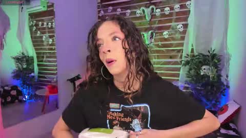 Snapshot of sapphire_venus chatting on 29, 10, 2025 Valerin online show from 29, 10, 2025