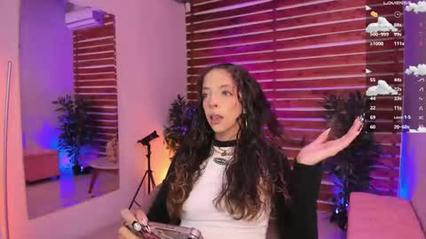 Snapshot of sapphire_venus chatting on 7, 11, 2025 Valerin online show from 7, 11, 2025