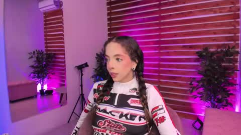 Snapshot of sapphire_venus chatting on 28, 11, 2025 Valerin online show from 28, 11, 2025