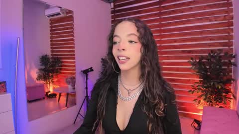 Snapshot of sapphire_venus chatting on 30, 11, 2025 Valerin online show from 30, 11, 2025