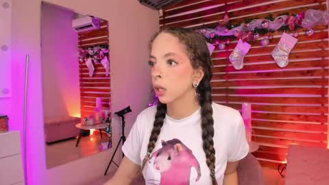 Snapshot of sapphire_venus chatting on 14, 12, 2025 Valerin online show from 14, 12, 2025