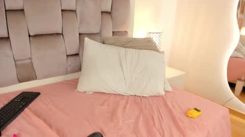 Snapshot of sara__williams chatting on 26, 2, 2025 Sara online show from 26, 2, 2025