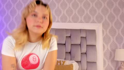 Snapshot of sara__williams chatting on 11, 3, 2025 Sara online show from 11, 3, 2025