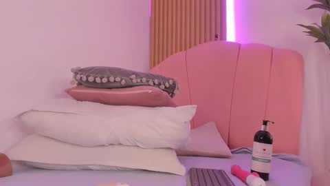 Snapshot of sara__williams chatting on 24, 9, 2025 Sara online show from 24, 9, 2025