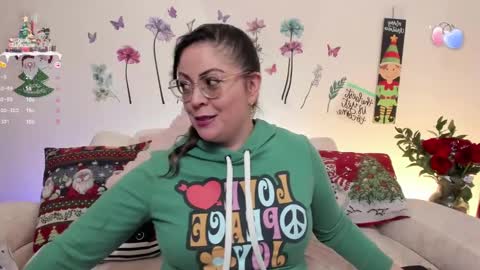 Snapshot of sara_crowe chatting on 14, 12, 2024 Sara Crowe online show from 14, 12, 2024