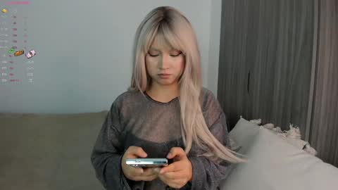 Snapshot of sara_kim_ chatting on 19, 1, 2025 Sara new account give me thomb up Follow me help me reach 15k followers again online show from 19, 1, 2025