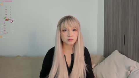 Snapshot of sara_kim_ chatting on 29, 1, 2025 Sara new account give me thomb up Follow me help me reach 15k followers again online show from 29, 1, 2025