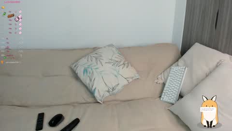 Snapshot of sara_kim_ chatting on 4, 2, 2025 Sara new account give me thomb up Follow me help me reach 15k followers again online show from 4, 2, 2025