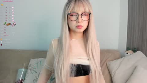 Snapshot of sara_kim_ chatting on 9, 2, 2025 Sara new account give me thomb up Follow me help me reach 15k followers again online show from 9, 2, 2025