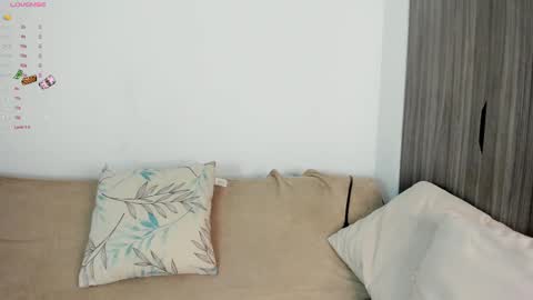 Snapshot of sara_kim_ chatting on 9, 2, 2025 Sara new account give me thomb up Follow me help me reach 15k followers again online show from 9, 2, 2025