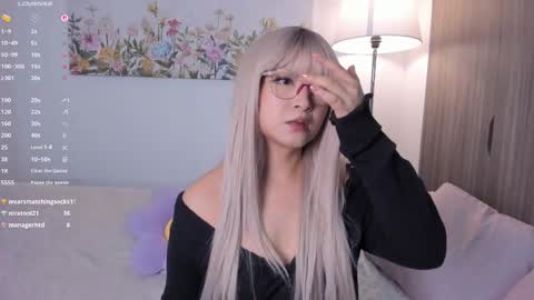 Snapshot of sara_kim_ chatting on 4, 10, 2025 Sara new account give me thomb up Follow me help me reach 15k followers again online show from 4, 10, 2025