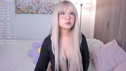 Snapshot of sara_kim_ chatting on 18, 10, 2025 Sara new account give me thomb up Follow me help me reach 15k followers again online show from 18, 10, 2025