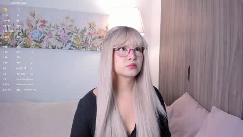 Snapshot of sara_kim_ chatting on 23, 11, 2025 Sara new account give me thomb up Follow me help me reach 15k followers again online show from 23, 11, 2025