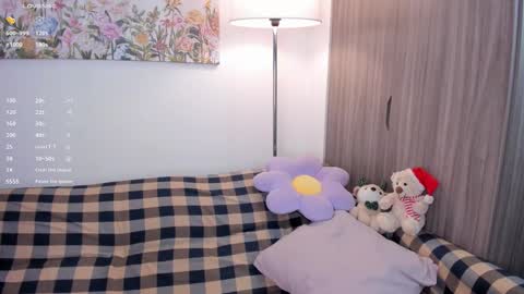 Snapshot of sara_kim_ chatting on 17, 12, 2025 Sara new account give me thomb up Follow me help me reach 15k followers again online show from 17, 12, 2025