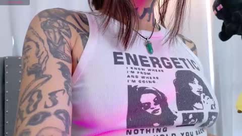 Snapshot of sara_queen9 chatting on 3, 12, 2025 Sara online show from 3, 12, 2025