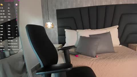 Snapshot of sara_stone17 chatting on 17, 2, 2025  -  online show from 17, 2, 2025