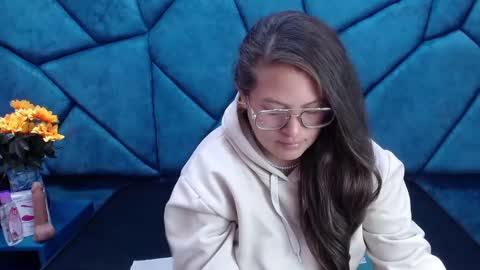 sara_thonson_ online show from 25, 1, 2025