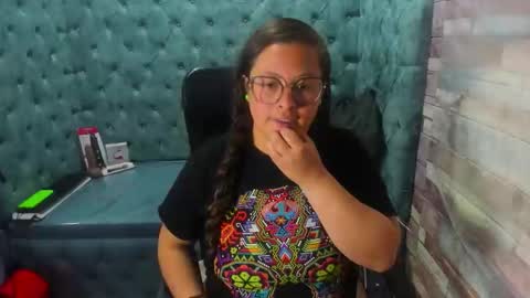 sara_thonson_ online show from 15, 4, 2026