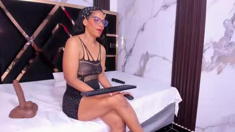 sara_tourner online show from 10, 10, 2025