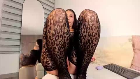 Snapshot of saraaah_fox chatting on 24, 10, 2025 Sarah online show from 24, 10, 2025