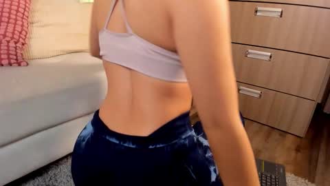 Snapshot of saraaah_fox chatting on 16, 12, 2025 Sarah online show from 16, 12, 2025