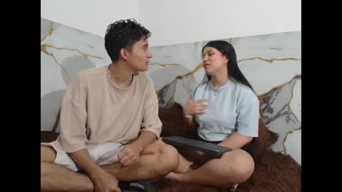 Snapshot of saraandthomas chatting on 11, 11, 2025 sara and thomas online show from 11, 11, 2025