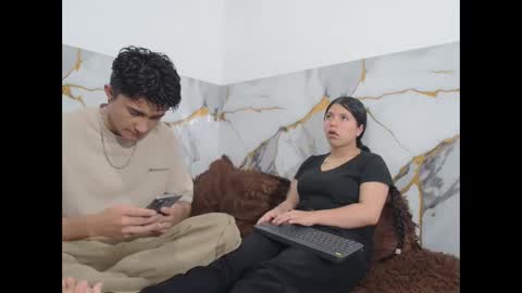 Snapshot of saraandthomas chatting on 22, 11, 2025 sara and thomas online show from 22, 11, 2025