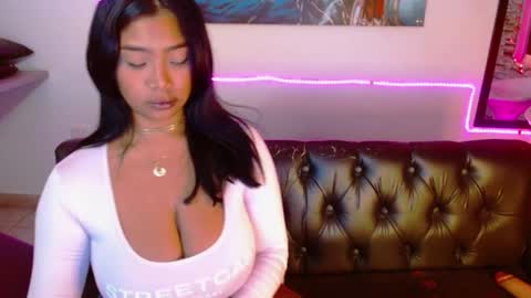 Snapshot of saraapril_1 chatting on 15, 1, 2025 SARAHGIL online show from 15, 1, 2025