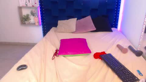 Snapshot of saraapril_1 chatting on 2, 2, 2025 SARAHGIL online show from 2, 2, 2025